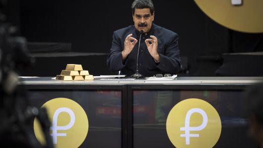 Tổng thống Nicolas Maduro công bố phát hành tiền ảo Petro hồi tháng 3/2018 - Ảnh: Bloomberg/CNBC.