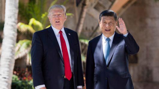 Tổng thống Mỹ Donald Trump và Chủ tịch Trung Quốc Tập Cận Bình trong cuộc gặp ở Florida tháng 4/2017 - Ảnh: Reuters.