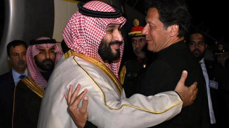 Thủ tướng Imran Khan của Pakistan đón thái tử Mohammed bin Salman của Saudi Arabia sang thăm ngày 17/2 - Ảnh: Reuters.