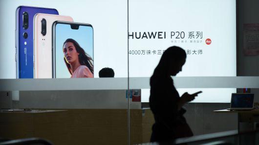 Thị phần smartphone toàn cầu của Huawei đang tăng lên - Ảnh: Getty/CNBC.