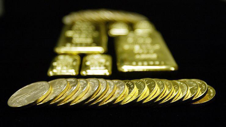 Đồng USD tăng mạnh không thể khiến giá vàng thế giới giảm sâu, vì nhiều nhà đầu tư đang gom mua vàng để phòng ngừa rủi ro - Ảnh: Getty/CNBC.