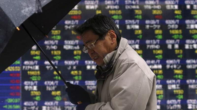 Nỗi lo suy thoái kinh tế Mỹ đang phủ bóng lên kinh tế châu Á - Ảnh: Japan Times.