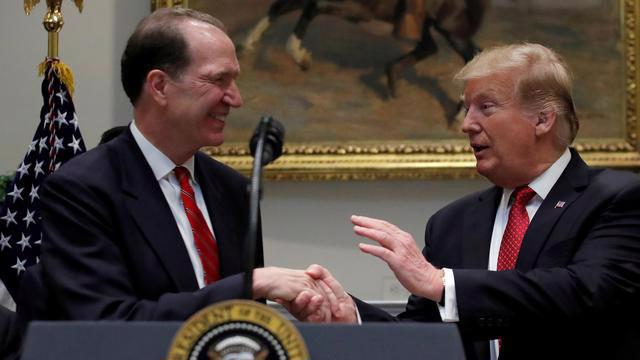 Tổng thống Mỹ Donald Trump (trái) đề cử ông David Malpass (phải) cho cương vị Chủ tịch WB tại một buổi lễ ở Washington hôm 6/2/2019 - Ảnh: Reuters.