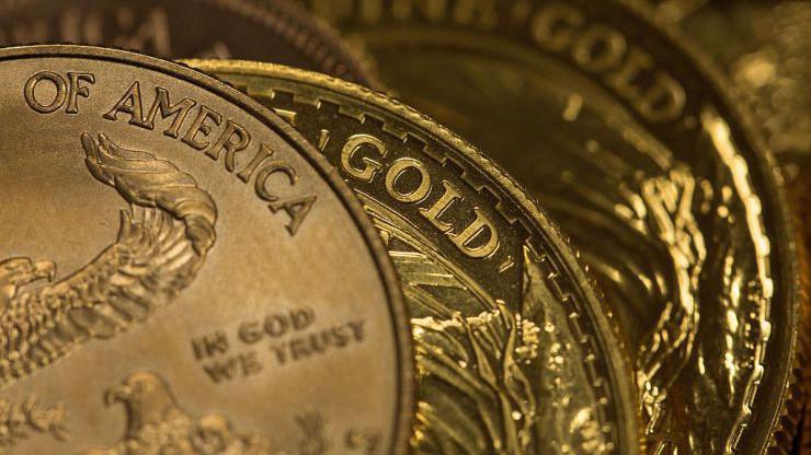 Giá vàng thế giới đang ở gần mốc 1.300 USD/oz - Ảnh: Reuters/CNBC.