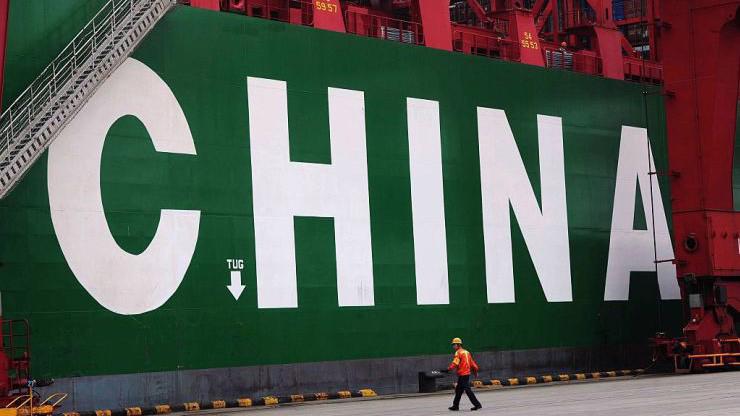 Dòng chữ "China" (Trung Quốc) tại một cảng biển ở Thanh Đảo - Ảnh: Getty/CNBC.