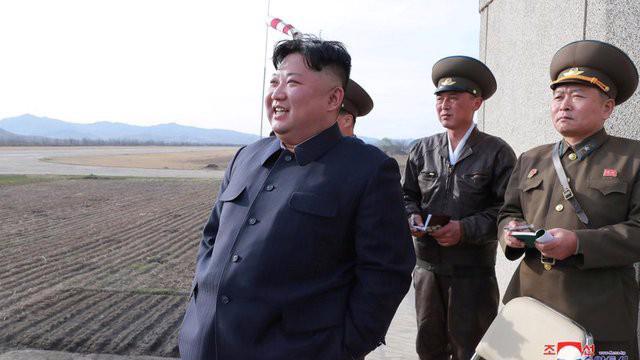 Nhà lãnh đạo Triều Tiên Kim Jong Un trong một chuyến thị sát lực lượng không quân - Ảnh: KCNA/Reuters.