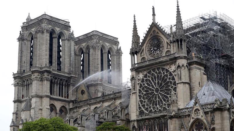 Nhà thờ Đức Bà Paris sau vụ cháy, hôm 16/4 - Ảnh: Reuters.