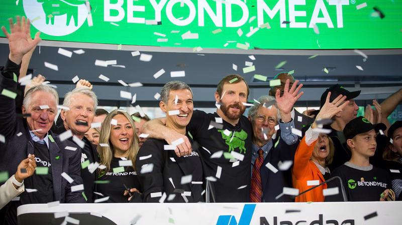 Ban lãnh đạo Beyond Meat ăn mừng công ty lên sàn Nasdaq ngày 25 - Ảnh: Bloomberg.