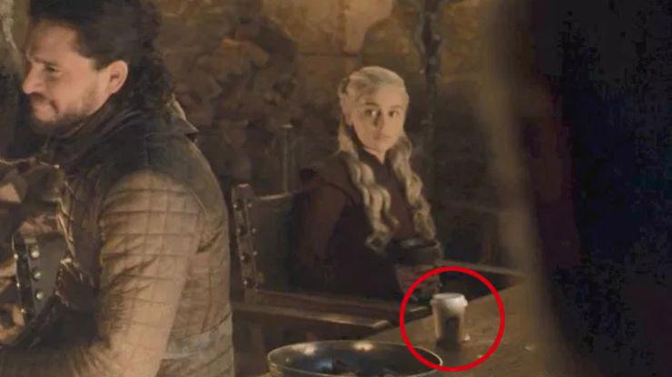 Chiếc cốc gây tranh cãi xuất hiện trong cảnh quay của Game of Thrones - Ảnh: CNBC.