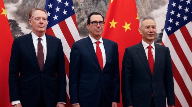 Các nhà đàm phán thương mại cấp cao nhất của Mỹ và Trung Quốc tại Bắc Kinh hôm 1/5. Từ trái qua: Đại diện thương mại Mỹ Robert Lighthizer, Bộ trưởng Bộ Tài chính Mỹ Steven Mnuchin, và Phó thủ tướng Trung Quốc Lưu Hạc - Ảnh: Reuters.