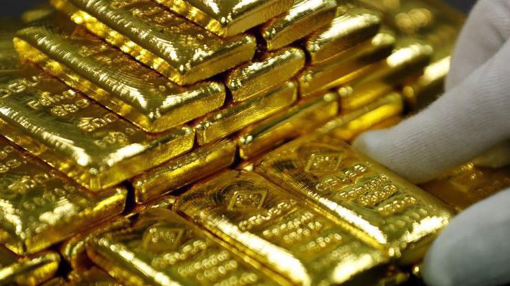 Đồng USD mạnh lên khiến giá vàng thế giới không giữ được mốc 1.300 USD/oz thiết lập hôm thứ Hai - Ảnh: Reuters.