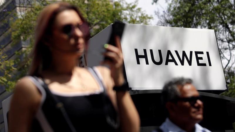 Huawei tiếp tục đương đầu vói sức ép từ những cáo buộc của Mỹ - Ảnh: Reuters.