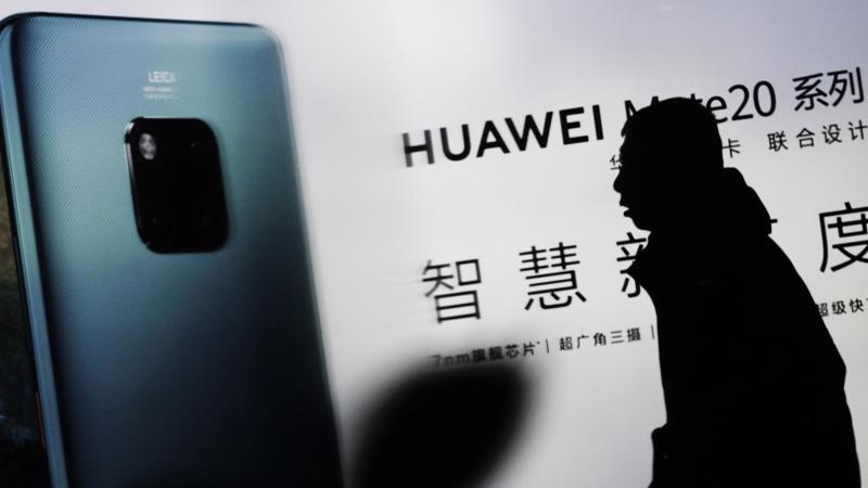 Lệnh cấm của Mỹ đang gây ra thách thức lớn đối với Huawei - Ảnh: Nikkei.
