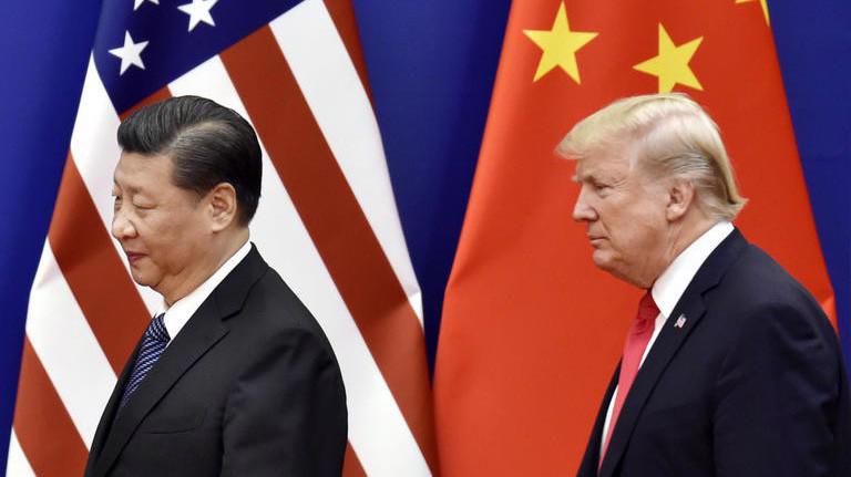 Chủ tịch Trung Quốc Tập Cận Bình (trái) và Tổng thống Mỹ Donald Trump trong một cuộc gặp vào năm 2017 - Ảnh: Reuters.