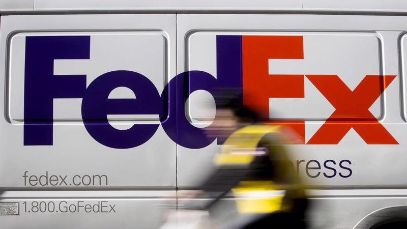 Cách đây ít hôm, FedEx đã lên tiếng xin lỗi về lỗi xảy ra trong việc giao gói hàng của Huawei - Ảnh: Bloomberg.