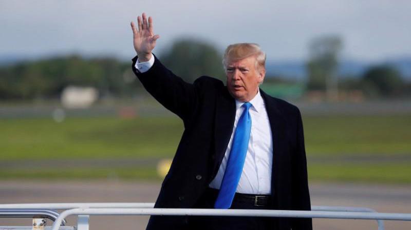 Tổng thống Mỹ Donald Trump tại sân bay Shannon ở Ireland ngày 6/6 - Ảnh: Reuters.