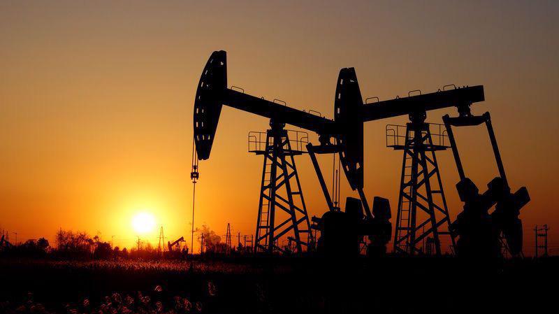 Giá dầu vẫn đang đối mặt áp lực giảm từ sự chững lại của nền kinh tế toàn cầu trong bối cảnh xung đột thương mại - Ảnh: Reuters.