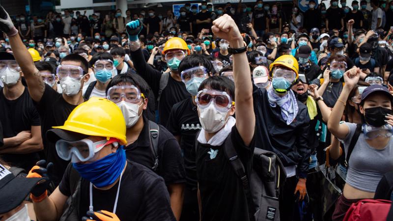 Người biểu tình trên đường phố Hồng Kông ngày 12/6 - Ảnh: Bloomberg.