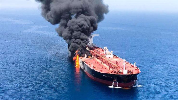 Đây là lần thứ hai trong vòng 1 tháng tàu chở dầu bị tấn công ở khu vực này, trong bối cảnh căng thẳng Mỹ và Iran gia tăng - Ảnh: ISNA/Reuters.