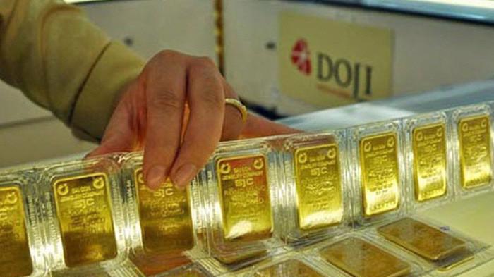 So với giá vàng thế giới quy đổi, giá vàng miếng SJC bán lẻ đang thấp hơn 100.000-200.000 đồng/lượng.