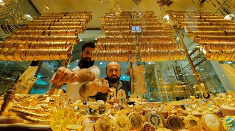 Trong một tiệm trang sức vàng ở Istanbul, Thổ Nhĩ Kỳ, tháng 6/2018 - Ảnh: Reuters.