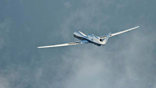 Một thiết bị bay không người lái MQ-4C Triton của quân đội Mỹ - Ảnh: Reuters.