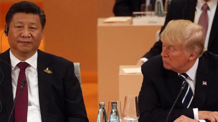 Chủ tịch Trung Quốc Tập Cận Bình (trái) và Tổng thống Mỹ Donald Trump tại thượng đỉnh G20 năm 2017 - Ảnh: Reuters.