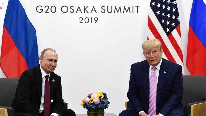 Tổng thống Nga Vladimir Putin (trái) và Tổng thống Mỹ Donald Trump trong cuộc gặp ngày 28/6 tại Osaka, Nhật Bản - Ảnh: Getty/Bloomberg.