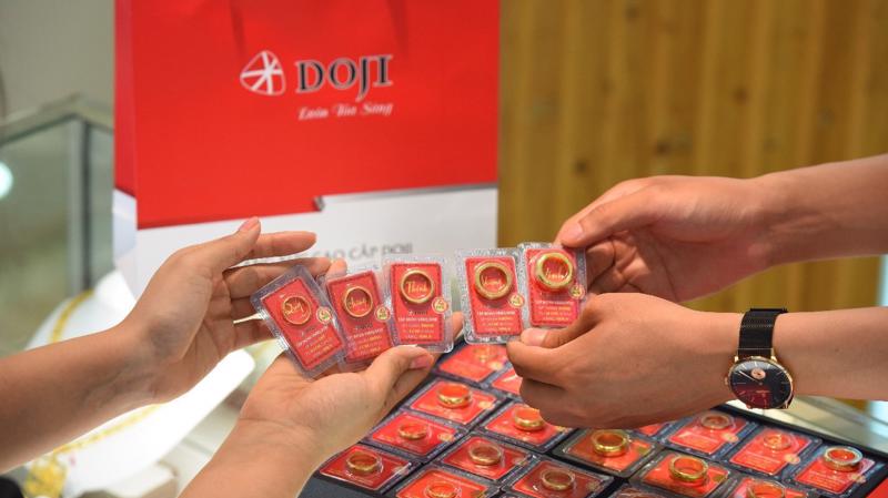 Bộ sản phẩm hiện nay đã chính thức có mặt tại Hệ thống trung tâm vàng bạc trang sức DOJI trên toàn quốc.