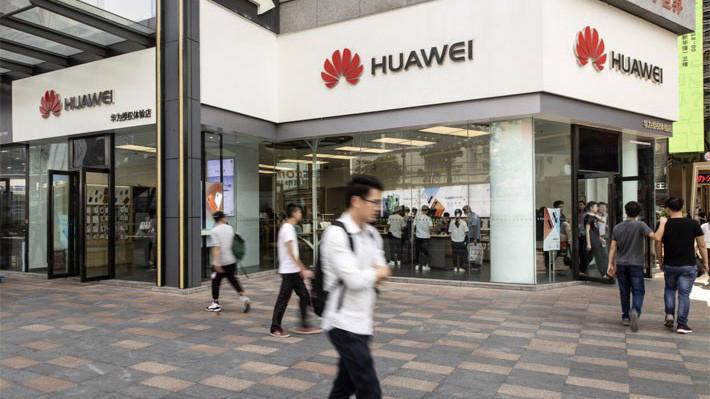 Một cửa hiệu bán lẻ của Huawei ở Thẩm Quyến - Ảnh: Bloomberg/SCMP.