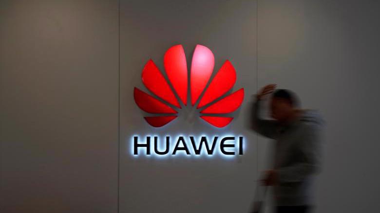 Huawei đang đương đầu với sức ép lớn từ Mỹ - Ảnh: Reuters.
