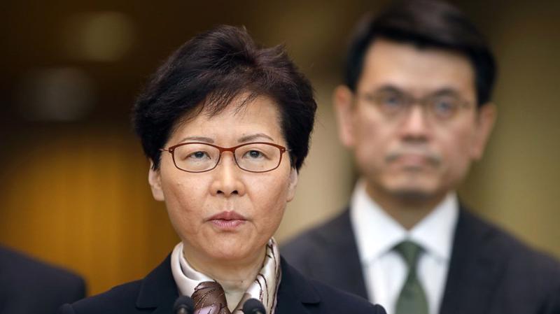 Trưởng đặc khu hành chính Hồng Kông Carrie Lam trong cuộc họp báo sáng 5/8 - Ảnh: Bloomberg.