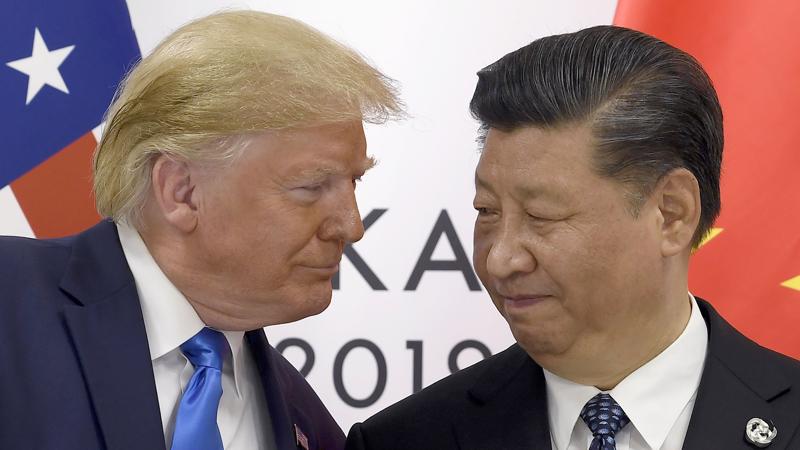 Tổng thống Mỹ Donald Trump (trái) và Chủ tịch Trung Quốc Tập Cận Bình trong cuộc gặp ở Osaka, Nhật Bản hồi cuối tháng 6 - Ảnh: Reuters.