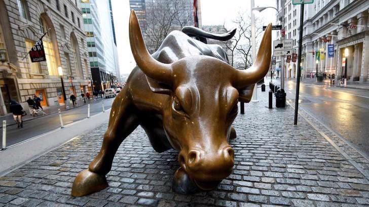 Tượng bò, biểu tượng của thị trường giá lên (bull market), ở Phố Wall - Ảnh: Reuters.