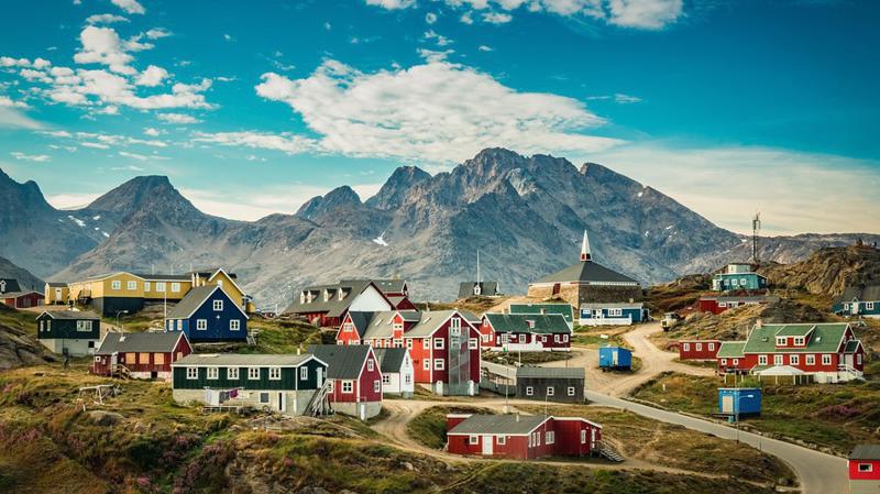 Những ngôi nhà đầy màu sắc trên đảo Greenland - Ảnh: iStock/ MarketWatch.