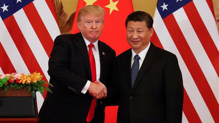 Tổng thống Mỹ Donald Trump (trái) và Chủ tịch Trung Quốc Tập Cận Bình - Ảnh: Reuters.