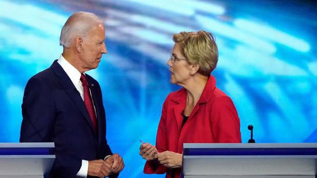 Cựu Phó tổng thống Mỹ Joe Biden (trái) và thượng nghị sỹ Elizabeth Warren - Ảnh: Reuters/WSJ.
