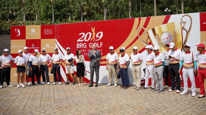Ông Mark Reeves, Giám đốc khối Kinh doanh Golf Tập đoàn BRG khai mạc giải BRG Golf Hà Nội Festival 2019 tại BRG Kings Island Golf Resort.