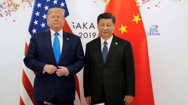 Tổng thống Mỹ Donald Trump (trái) và Chủ tịch Trung Quốc Tập Cận Bình trong cuộc gặp ở Nhật Bản, tháng 6/2019 - Ảnh: Reuters.