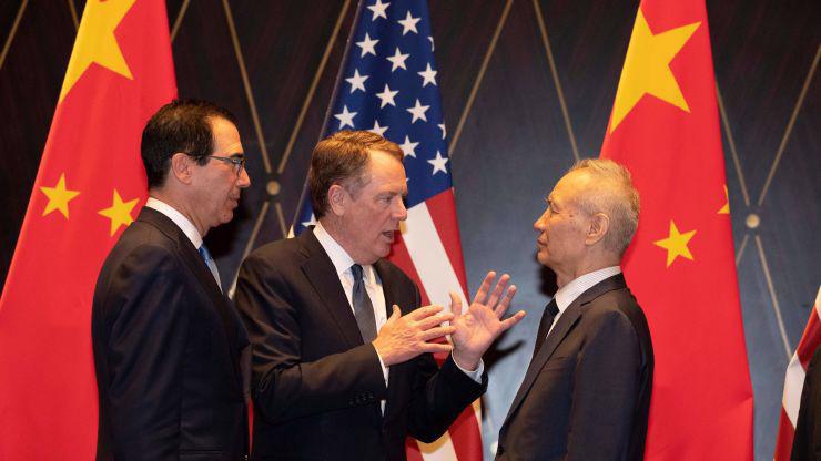 Các nhà đàm phán thương mại cấp cao nhất của Mỹ và Trung Quốc. Từ trái qua: Bộ trưởng Bộ Tài chính Mỹ Steven Mnuchin, Đại diện thương mại Mỹ Robert Lighthizer, và Phó thủ tướng Trung Quốc Lưu Hạc - Ảnh: Getty/CNBC.
