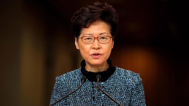 Trưởng đặc khu hành chính Hồng Kông Carrie Lam phát biểu trước báo giới sáng 29/10 - Ảnh: Reuters.