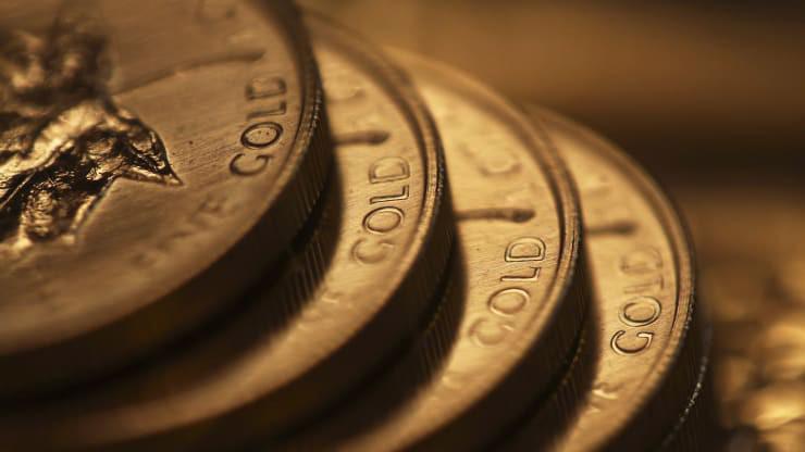Giá vàng thế giới tái lập mốc 1.500 USD/oz nhờ nhu cầu phòng ngừa rủi ro tăng - Ảnh: Reuters/CNBC.