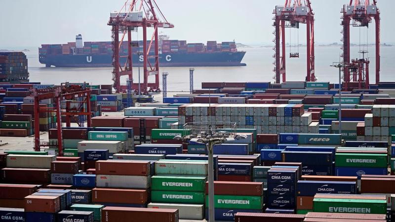 Những container hàng hóa ở cảng nước sâu Dương Sơn, Thượng Hải, Trung Quốc, tháng 5/2019 - Ảnh: Reuters.
