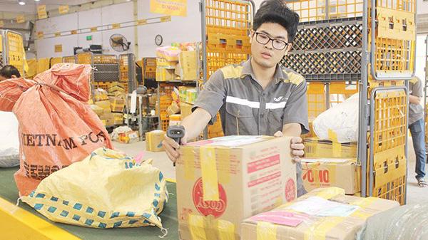 Bưu điện Việt Nam là doanh nghiệp dẫn đầu đối với lĩnh vực bưu chính chuyển phát trong bảng xếp hạng VNR 500.