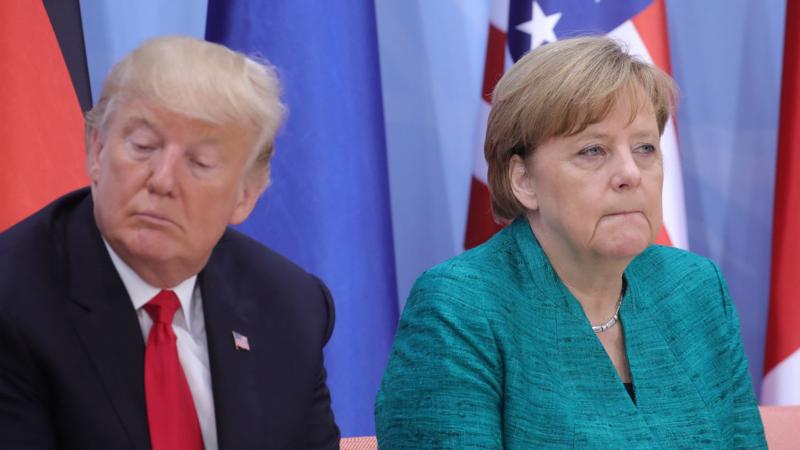 Tổng thống Mỹ Donald Trump (trái) trong một cuộc gặp với Thủ tướng Đức Angela Merkel.