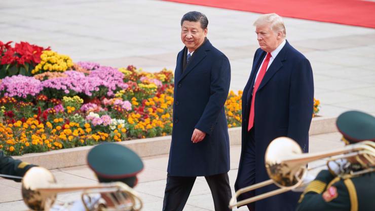 Chủ tịch Trung Quốc Tập Cận Bình (trái) và Tổng thống Mỹ Donald Trump trong chuyến thăm Bắc Kinh của ông Trump vào cuối năm 2017 - Ảnh: Getty/CNBC.
