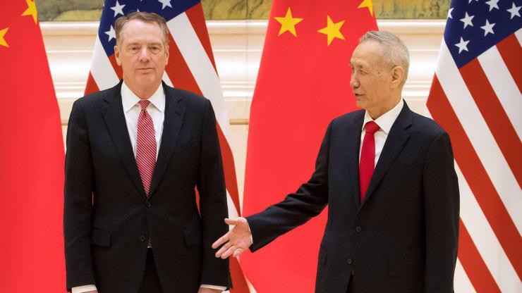 Đại diện thương mại Mỹ Robert Lighthizer (trái) và Phó thủ tướng Trung Quốc Lưu Hạc trong cuộc gặp ở Bắc Kinh vào tháng 2/2019 - Ảnh: Reuters.