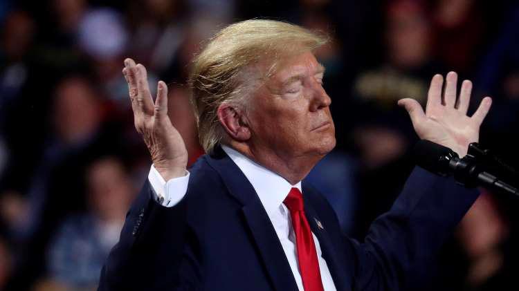 Tổng thống Mỹ Donald Trump trong một cuộc vận động tranh cử ở Michigan hôm 18/12, trong lúc Hạ viện tiến hành bỏ phiếu để luận tội ông - Ảnh: Reuters.