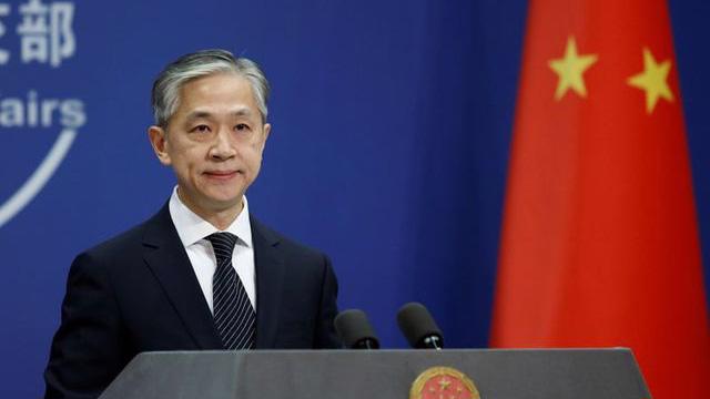 Người phát ngôn Bộ Ngoại giao Trung Quốc Wang Wenbin tại một cuộc họp báo hàng ngày, ngày 9/11/2020 - Ảnh: Reuters.