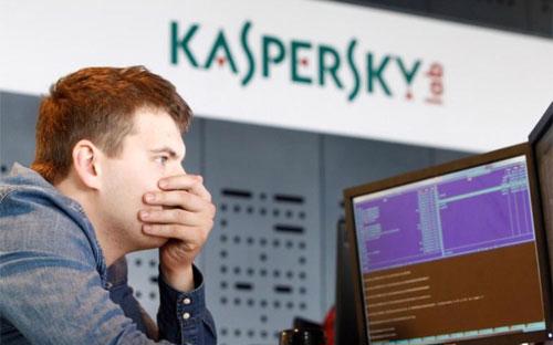 Một nhân viên Kaspersky Lab tại trụ sở công ty ở Moscow, Nga, tháng 7/2013 - Ảnh: Reuters.<br>